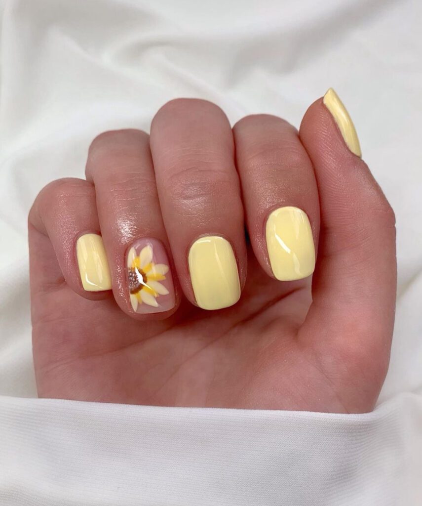 yellow nails