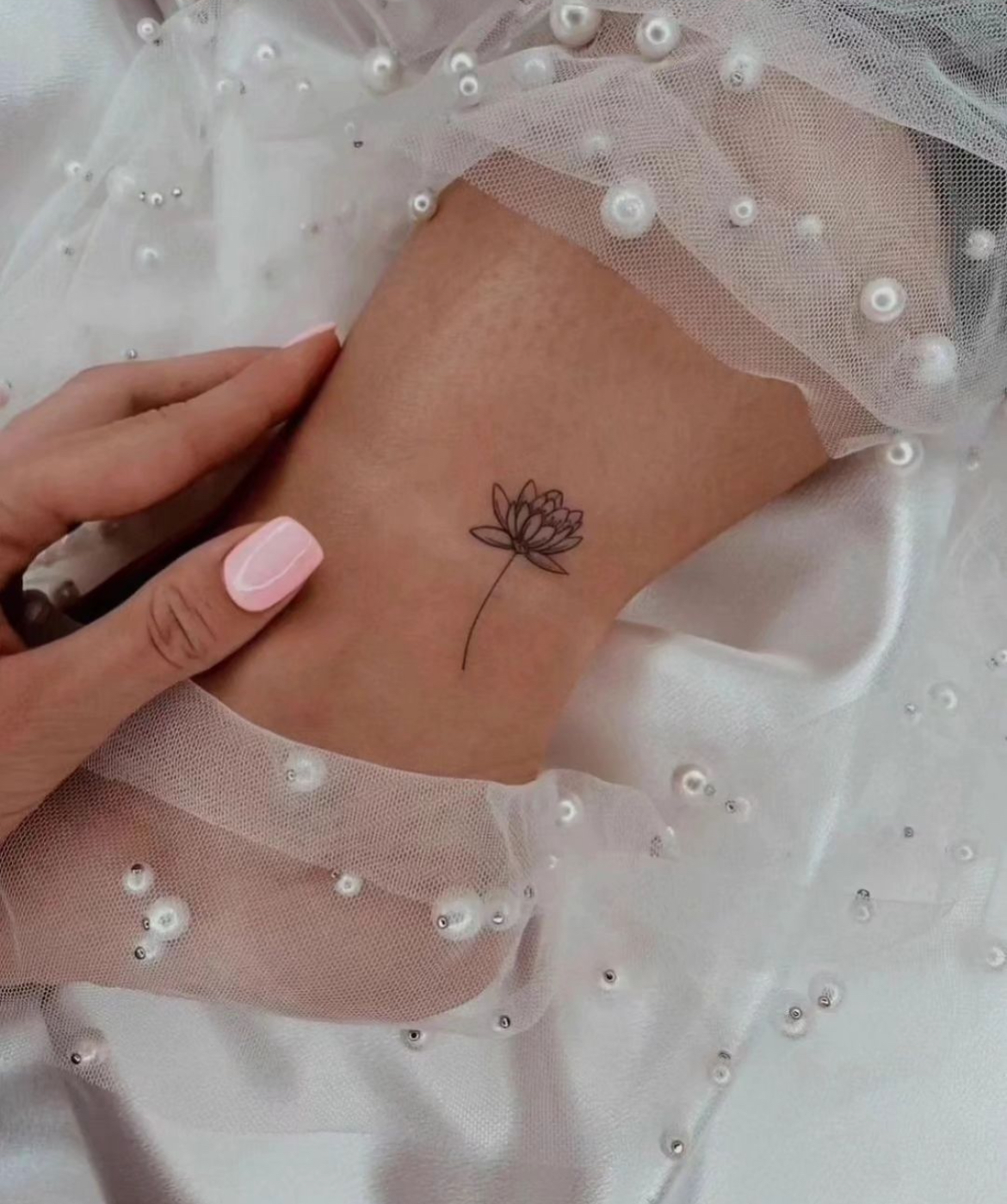 19 Classy Tattoo Ideas For Women That You Will Love - ByVoulaCon